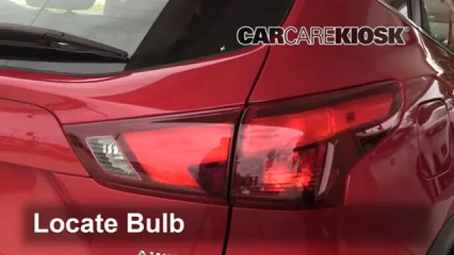 2017 Nissan Rogue Sport SL 2.0L 4 Cyl. Luces Luz de freno (reemplazar foco)